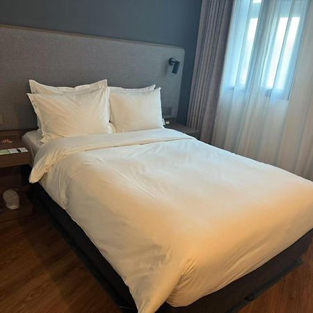 Holiday Inn Express Qingdao City Center By Ihg Bagian luar foto