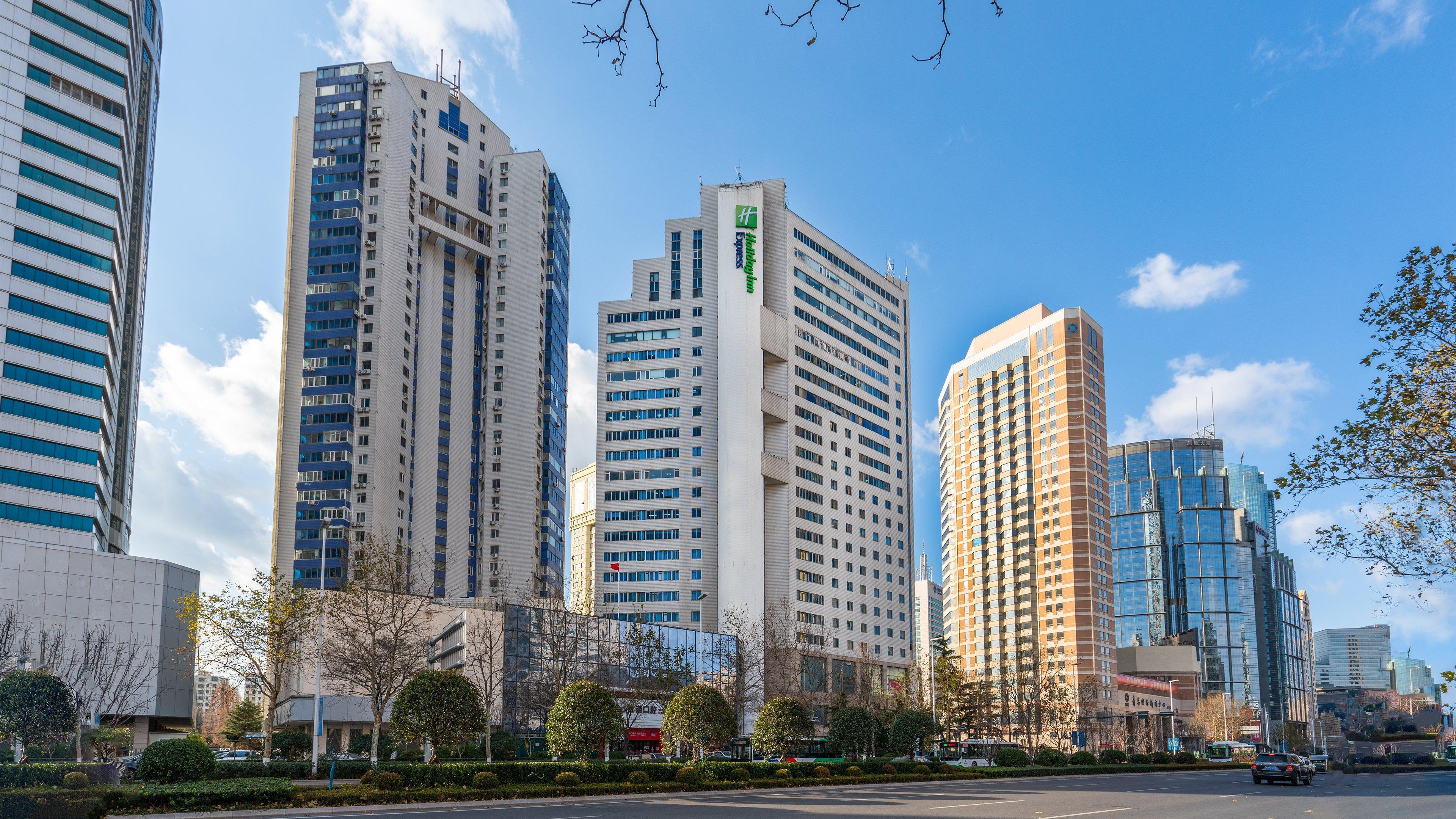 Holiday Inn Express Qingdao City Center By Ihg Bagian luar foto