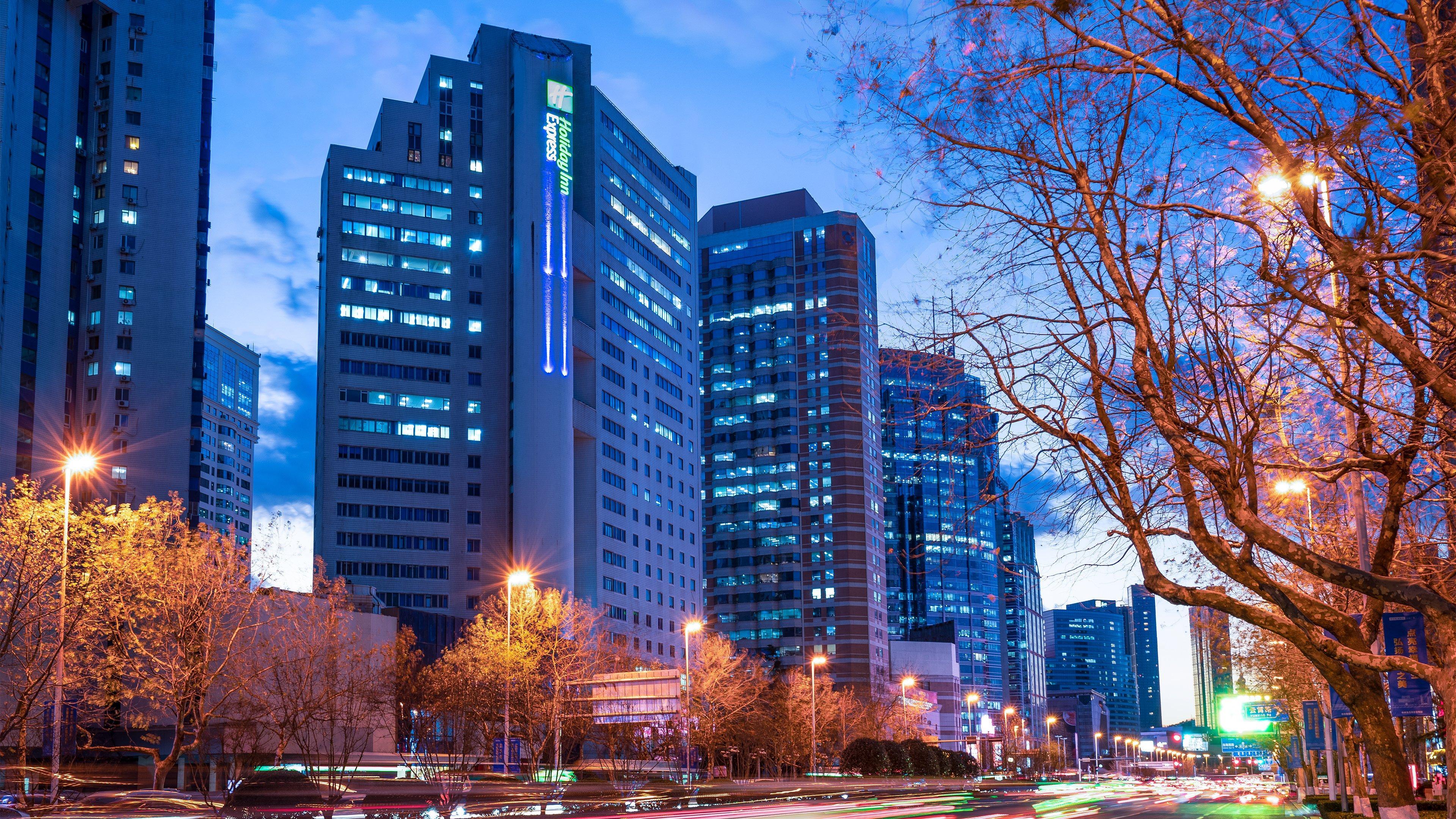 Holiday Inn Express Qingdao City Center By Ihg Bagian luar foto