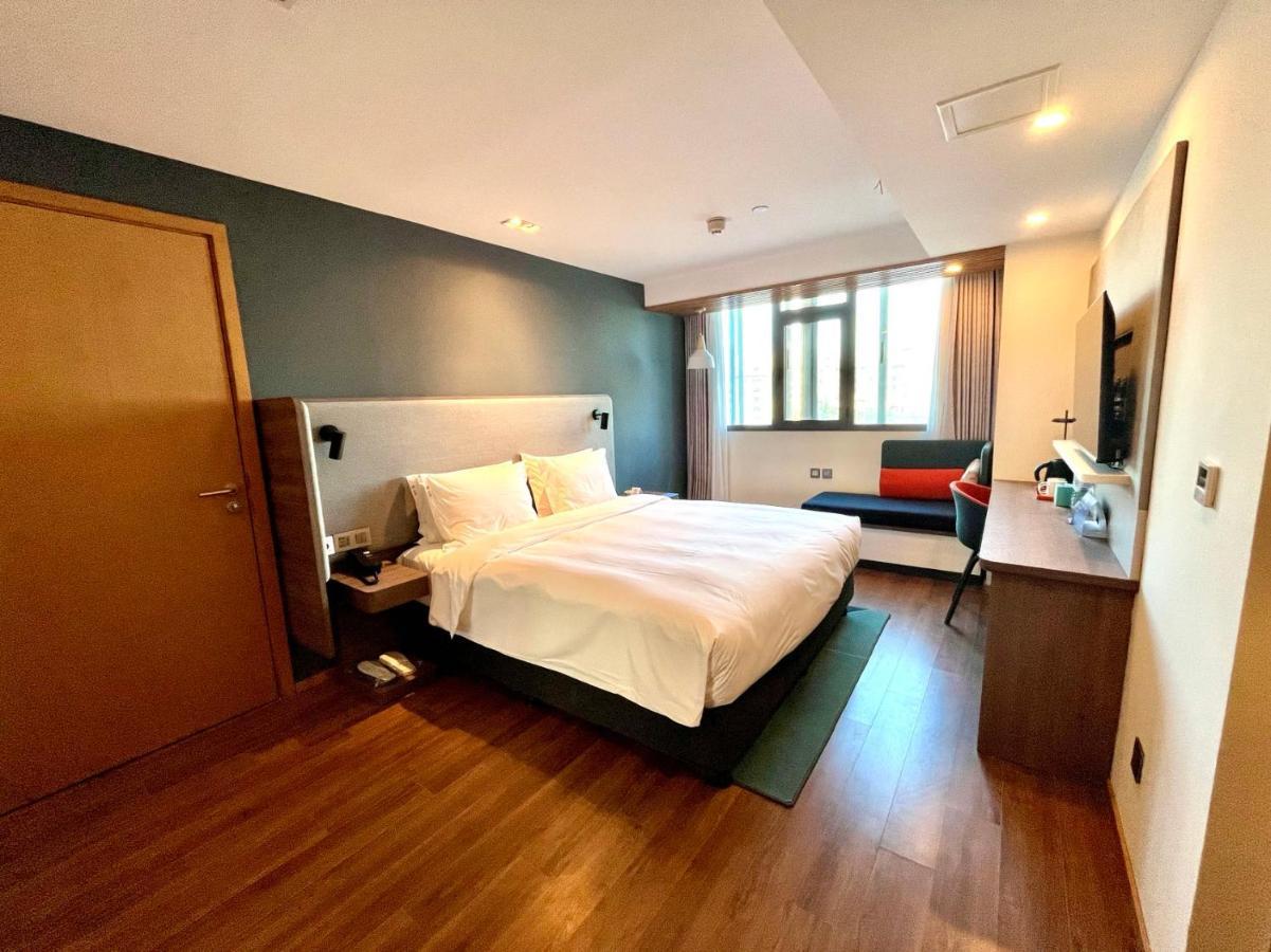 Holiday Inn Express Qingdao City Center By Ihg Bagian luar foto