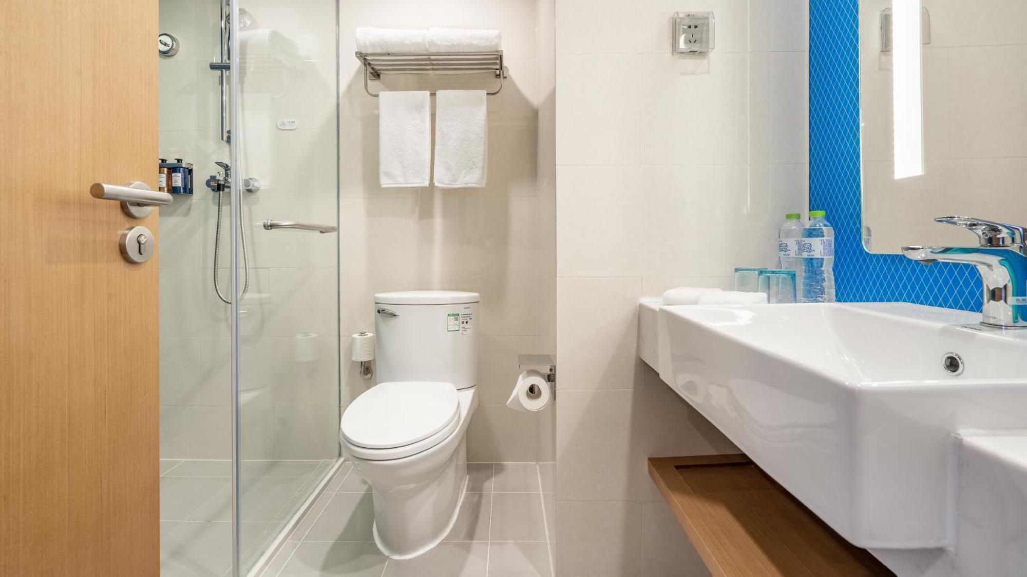 Holiday Inn Express Qingdao City Center By Ihg Bagian luar foto