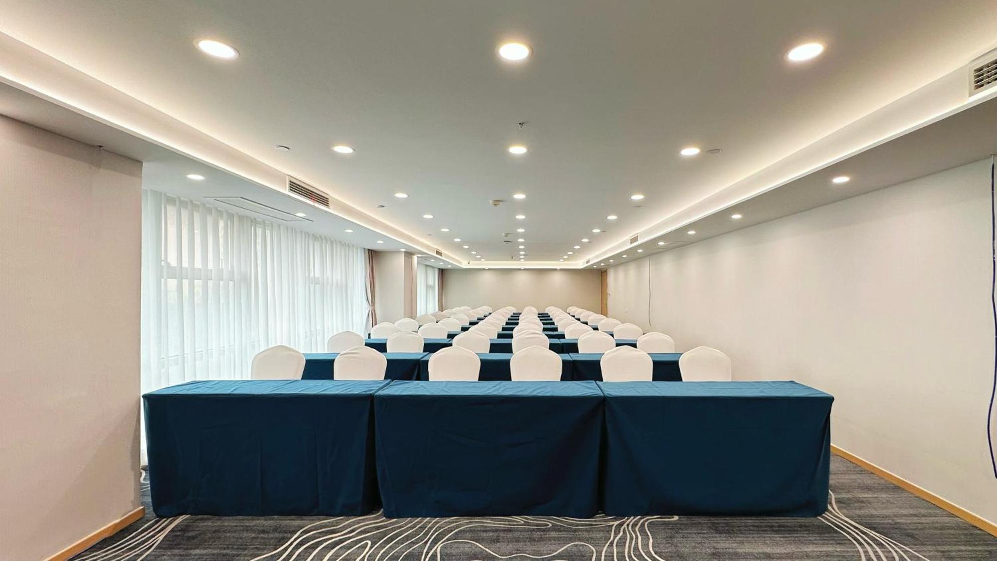 Holiday Inn Express Qingdao City Center By Ihg Bagian luar foto