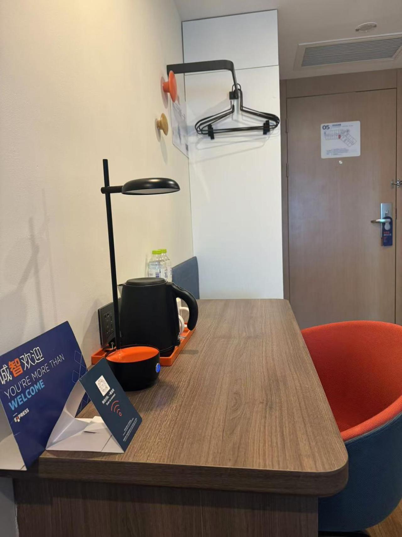 Holiday Inn Express Qingdao City Center By Ihg Bagian luar foto