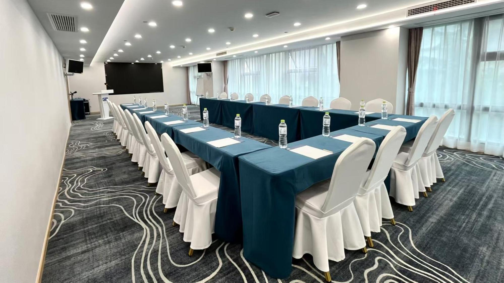 Holiday Inn Express Qingdao City Center By Ihg Bagian luar foto